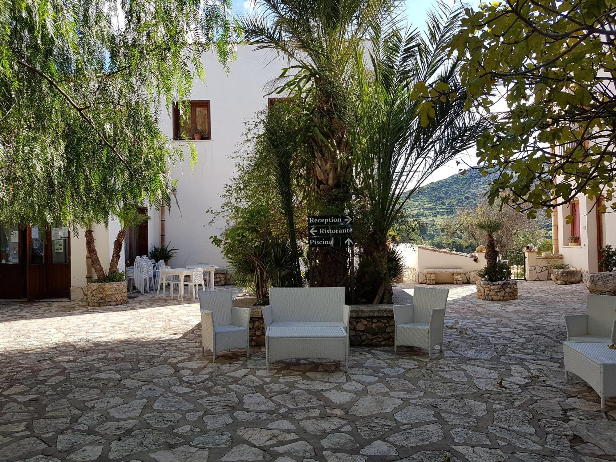 קוסטונאצ'י Casa Vacanze Il Cortile מראה חיצוני תמונה