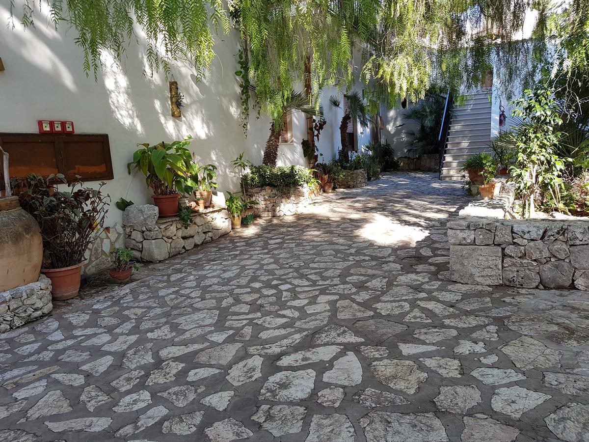 קוסטונאצ'י Casa Vacanze Il Cortile מראה חיצוני תמונה