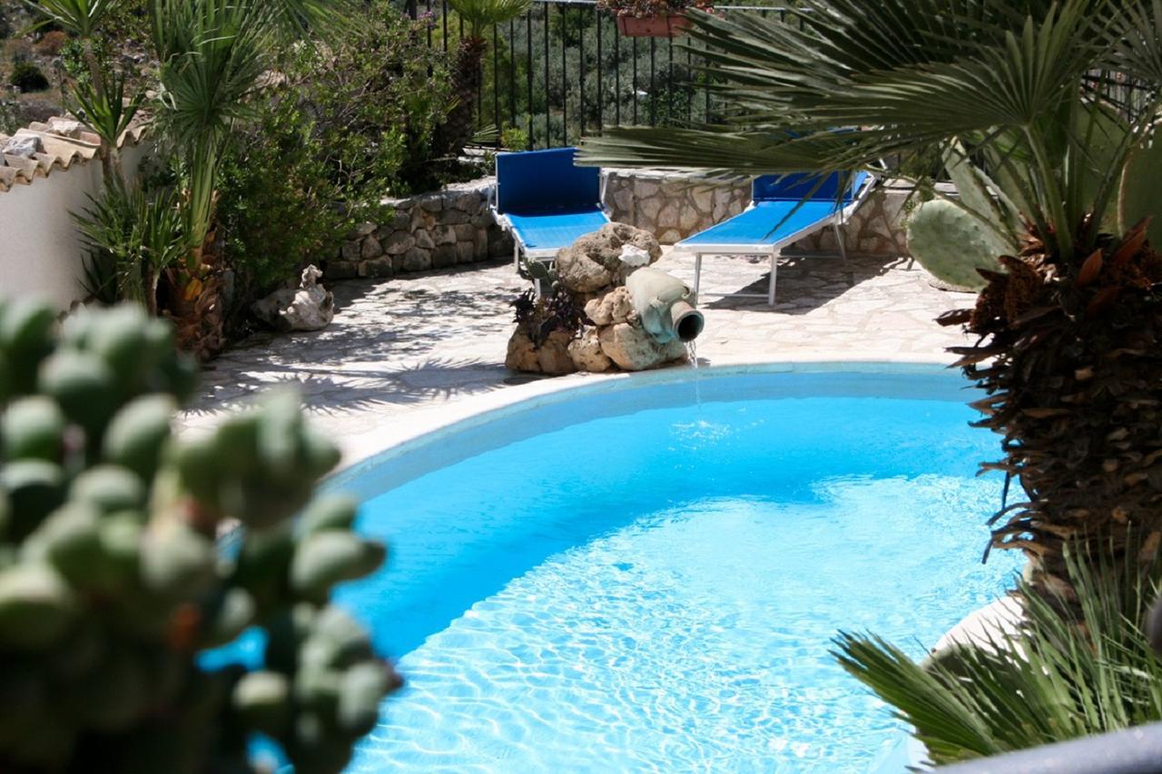 קוסטונאצ'י Casa Vacanze Il Cortile מראה חיצוני תמונה